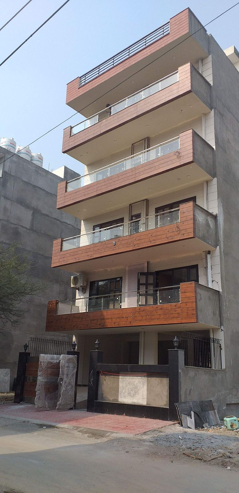 House No: 392 sector: 43, Gurugram (2017)